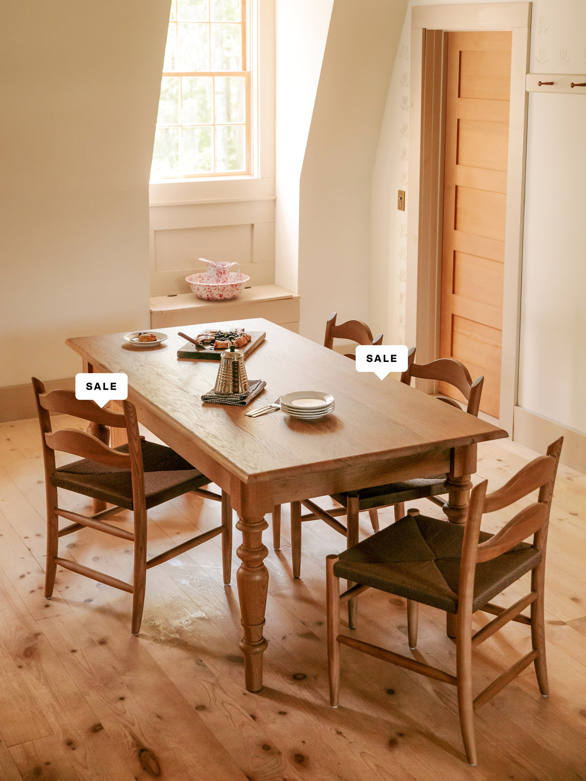 Spindle Dining Table, Seats 4-6 People, Warm Oak