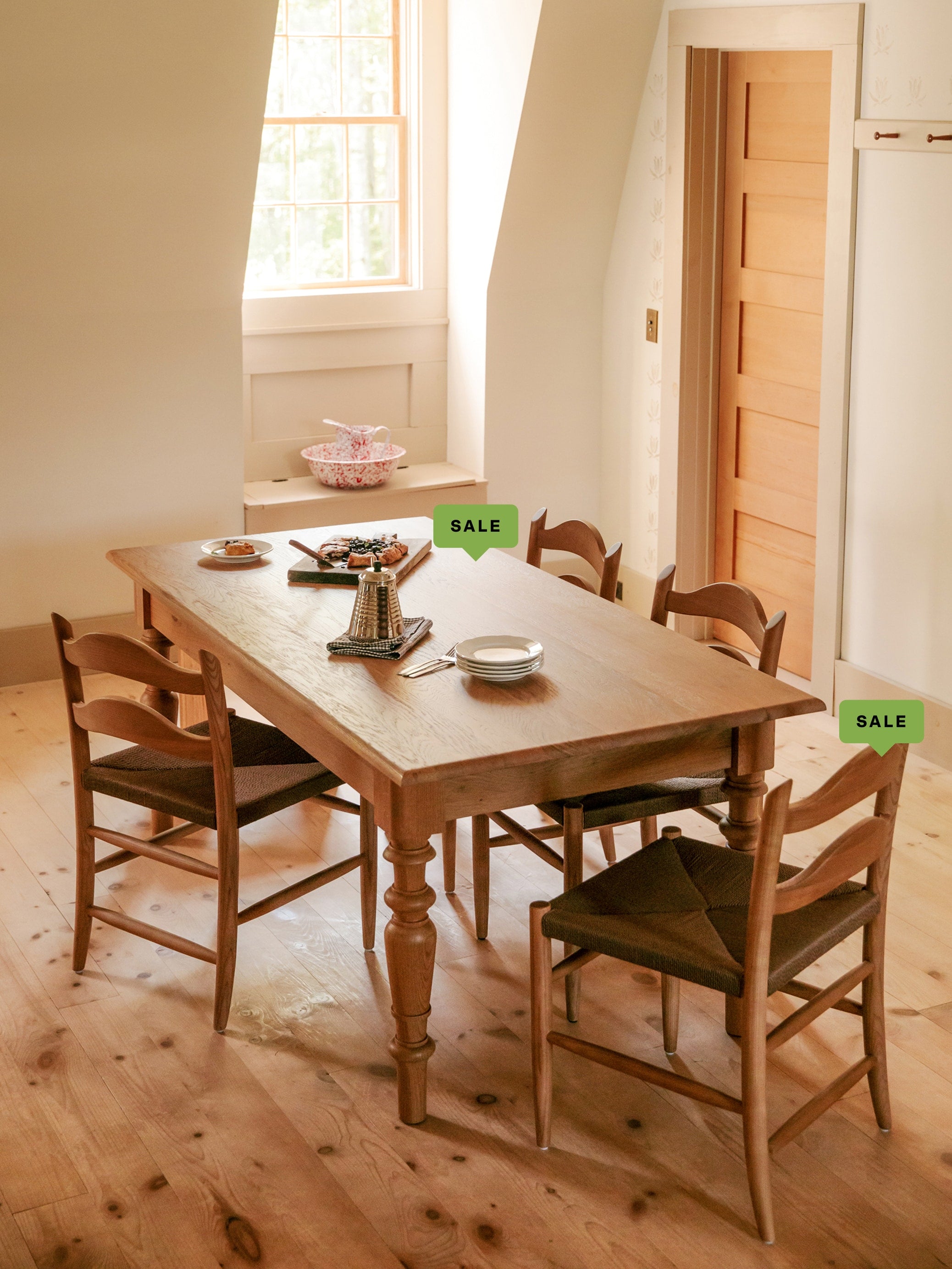 Spindle Dining Table, Seats 4-6 People, Warm Oak