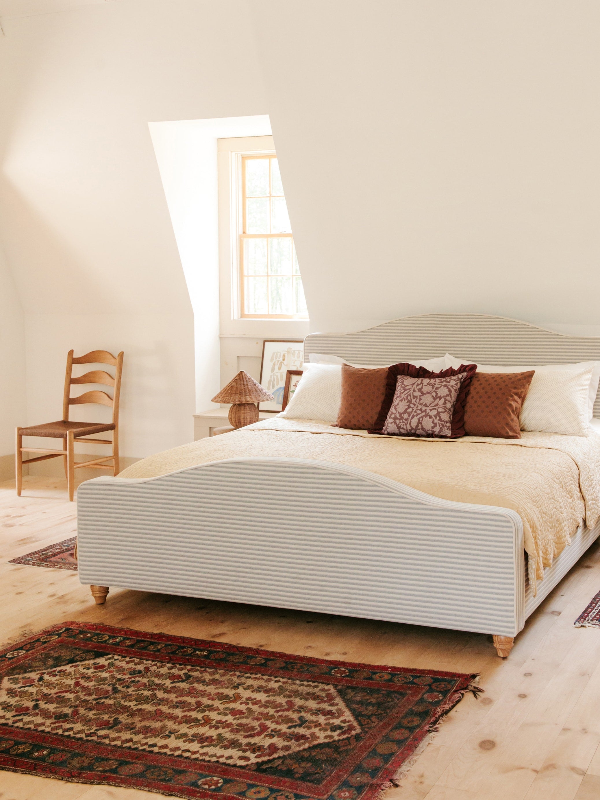 Hawthorne Bed, Queen, Whitby Stripe