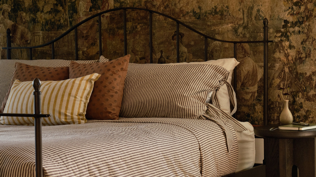 Windsor Bed, Queen, Aged Iron