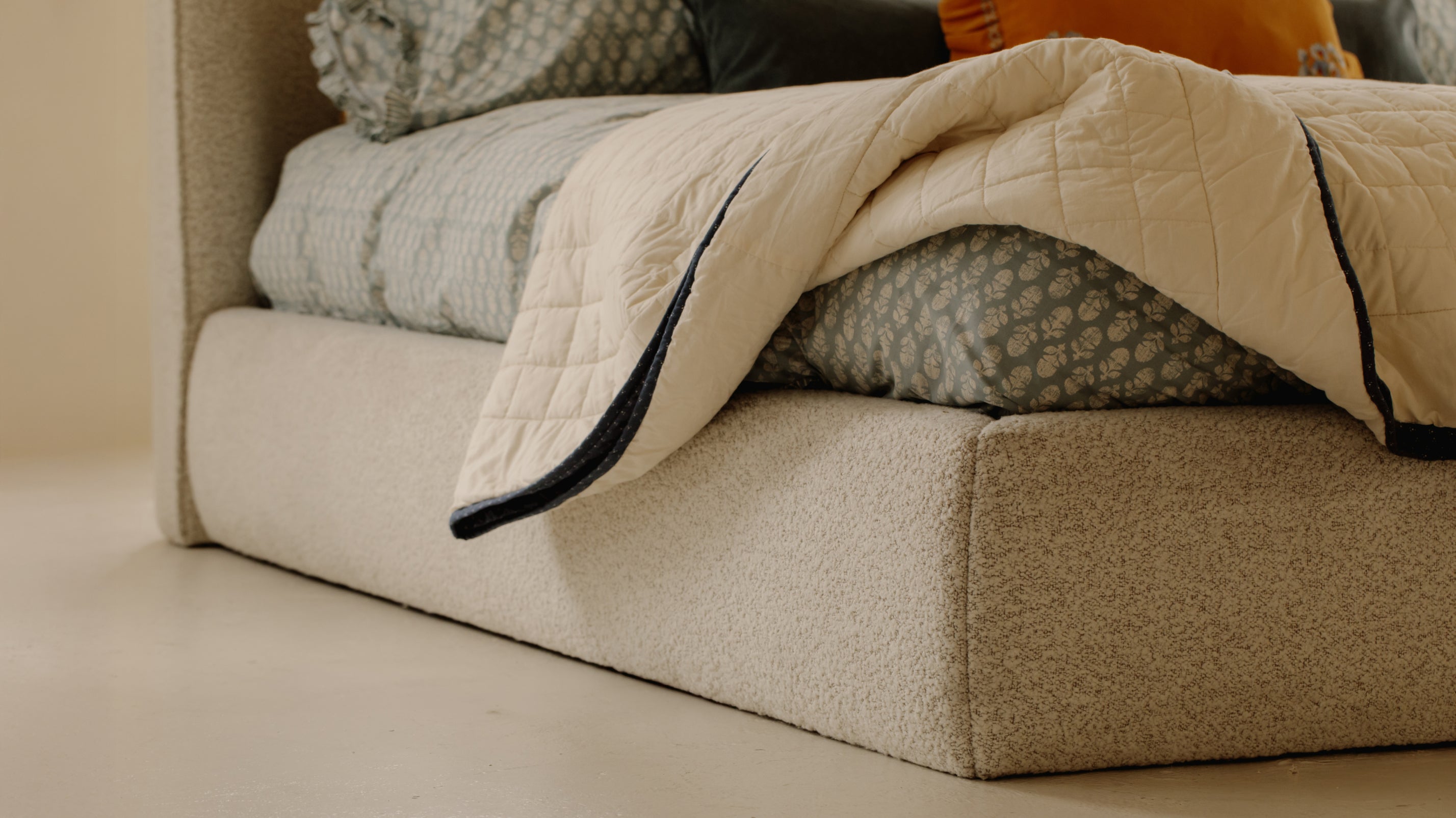 Cradle Storage Bed, Queen, Powder