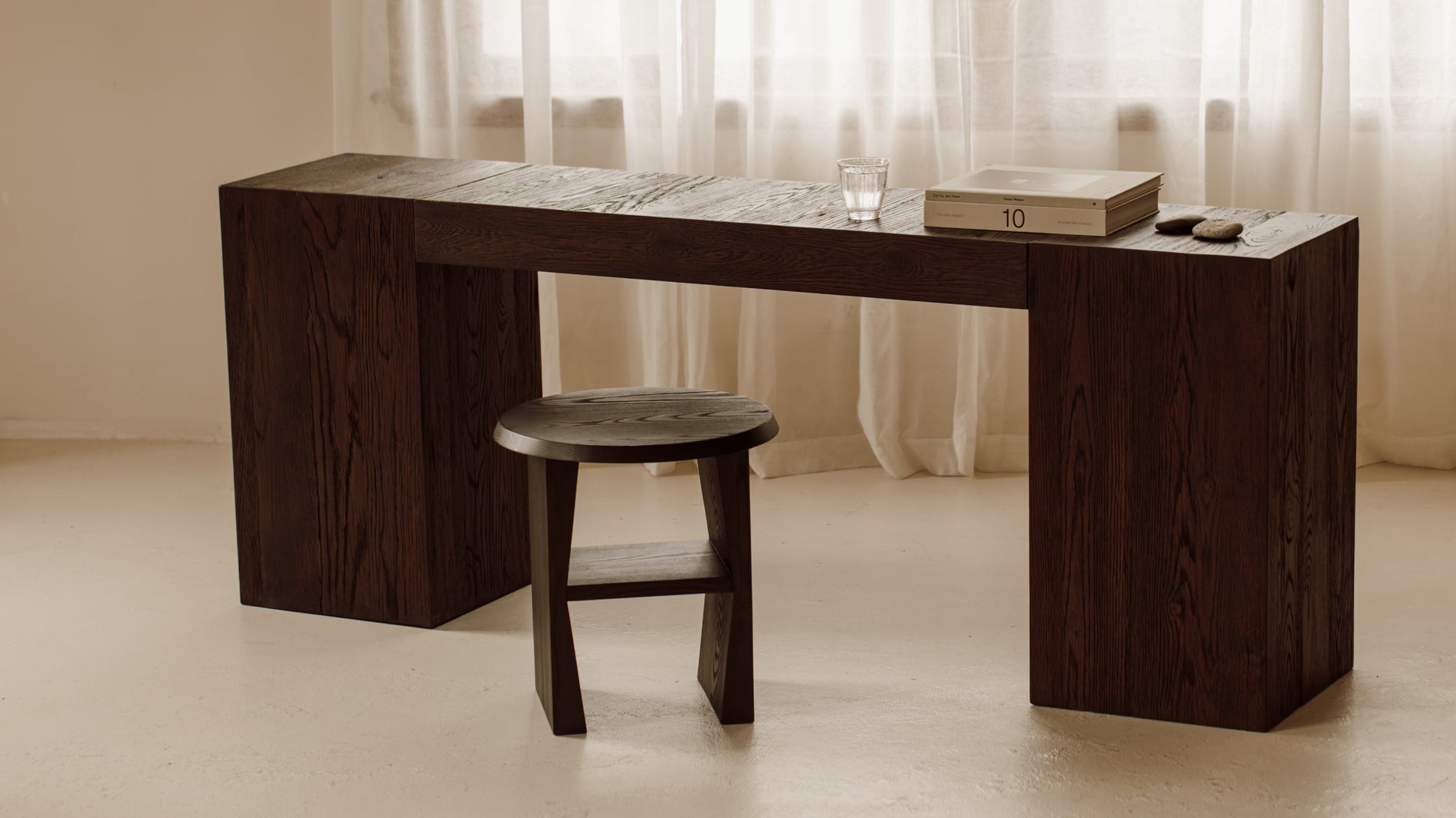 Arcade Console, Brown Oak_image