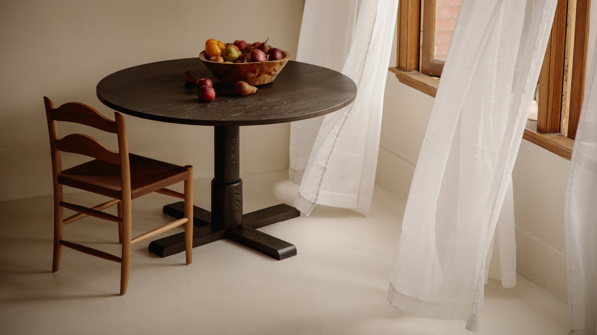 Mill Round Dining Table, Seats 4-5 People, Dark Brown Oak_image