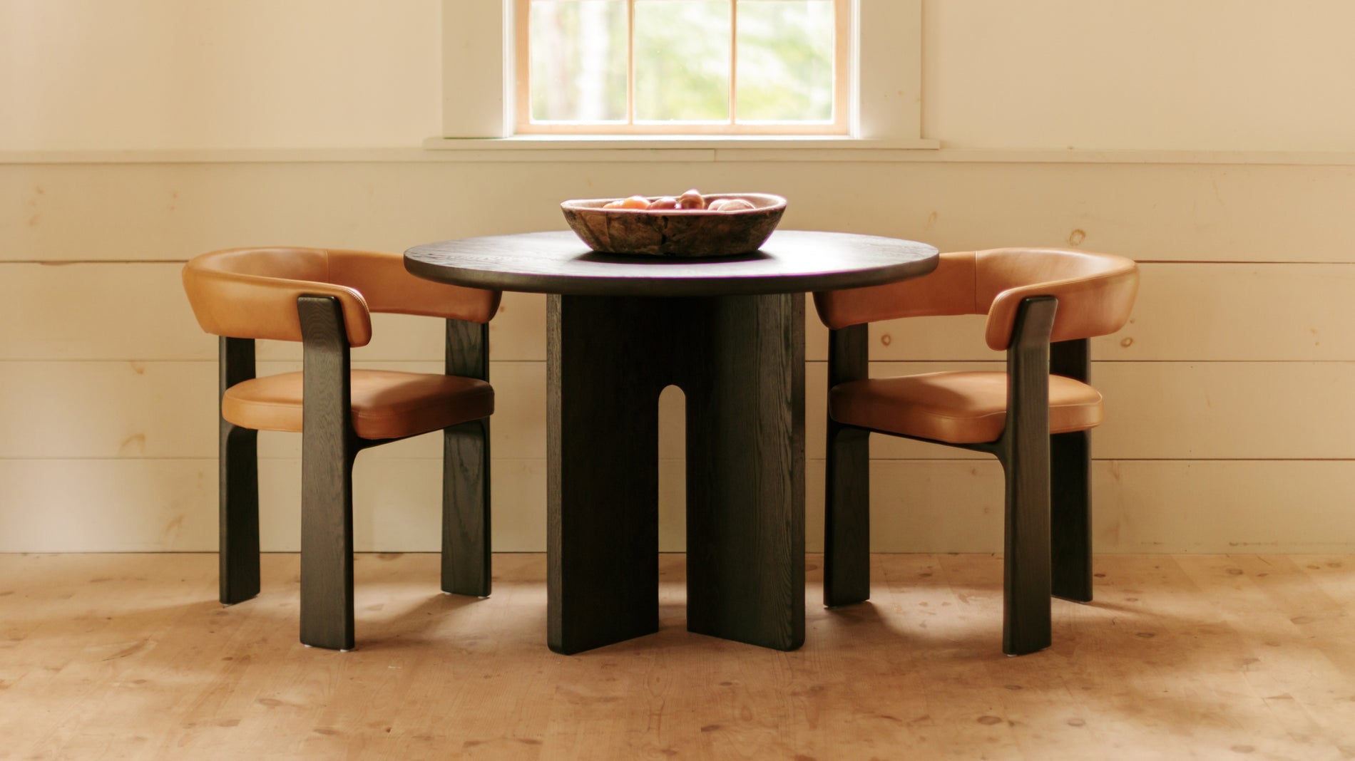 Clover Round Dining Table, Seats 3-4 People, Dark Brown Oak_image